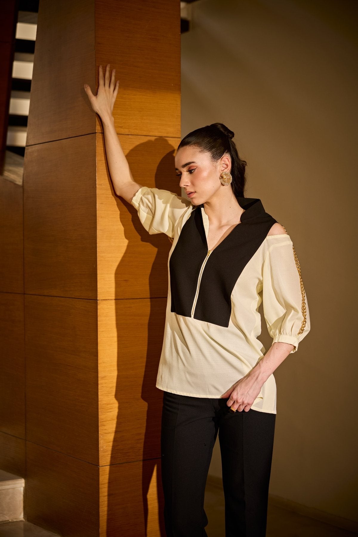 GLAMOUR CHAIN ACCENT SHIRT