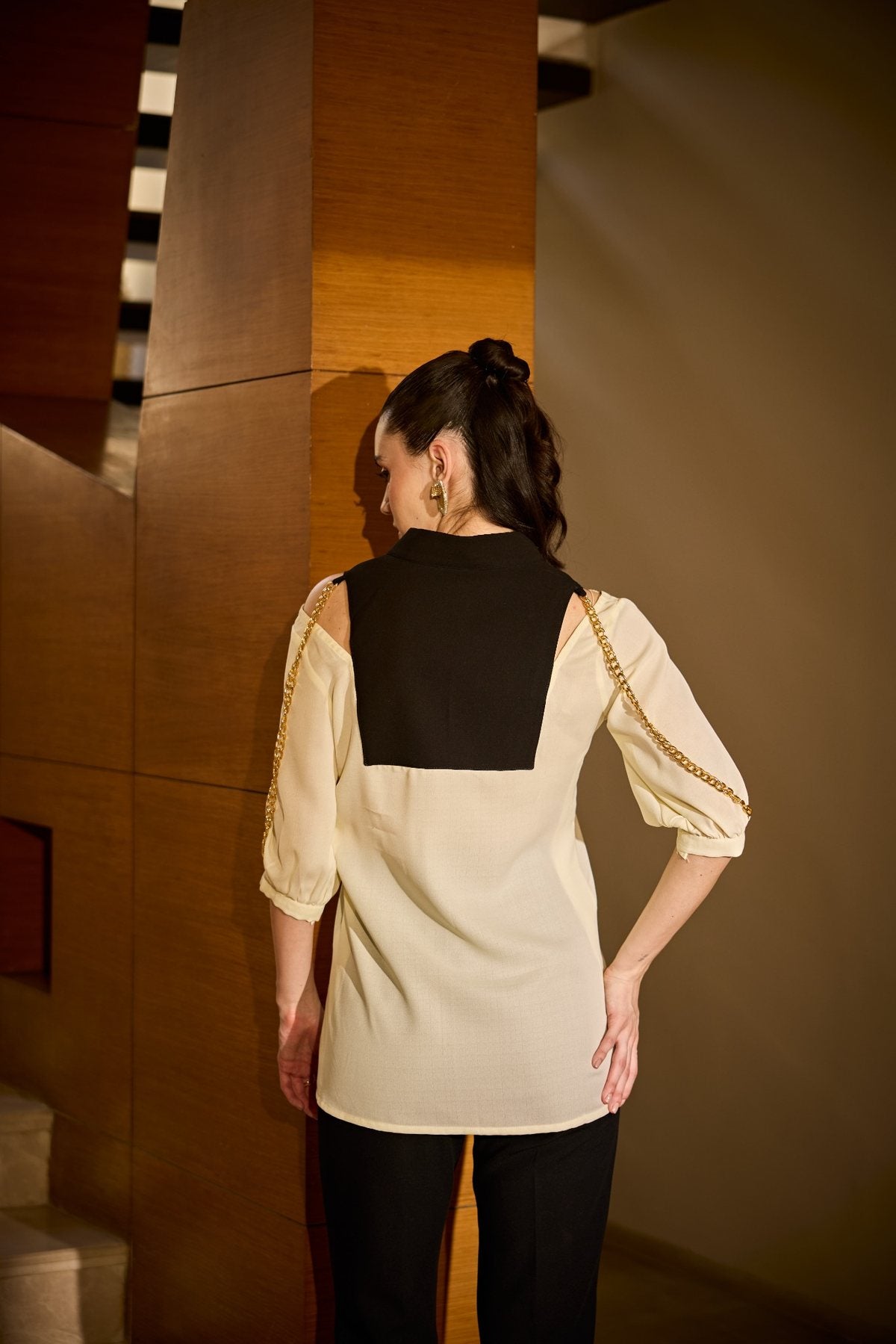 GLAMOUR CHAIN ACCENT SHIRT