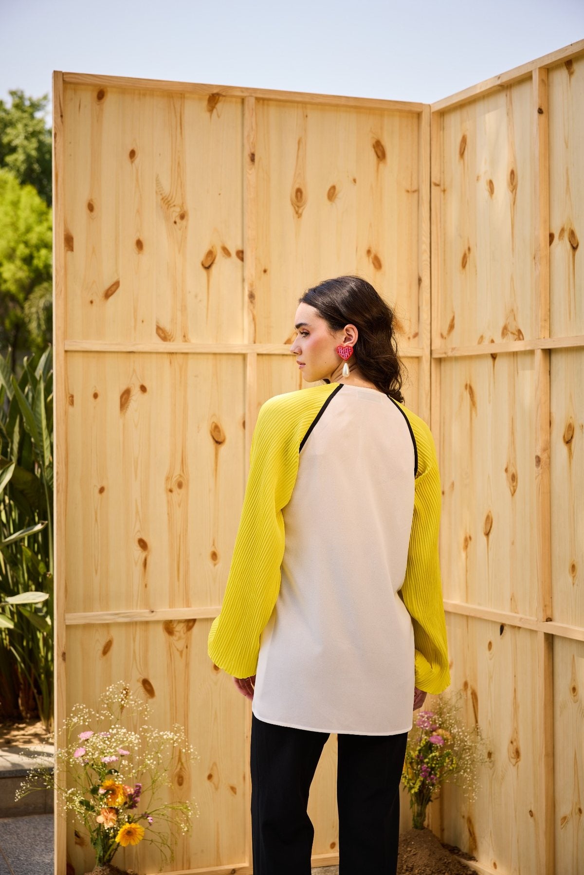 BLOOMING YELLOW TEXTURE TOP