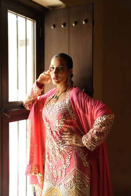 GAJRI PINK PARISAA GARARA