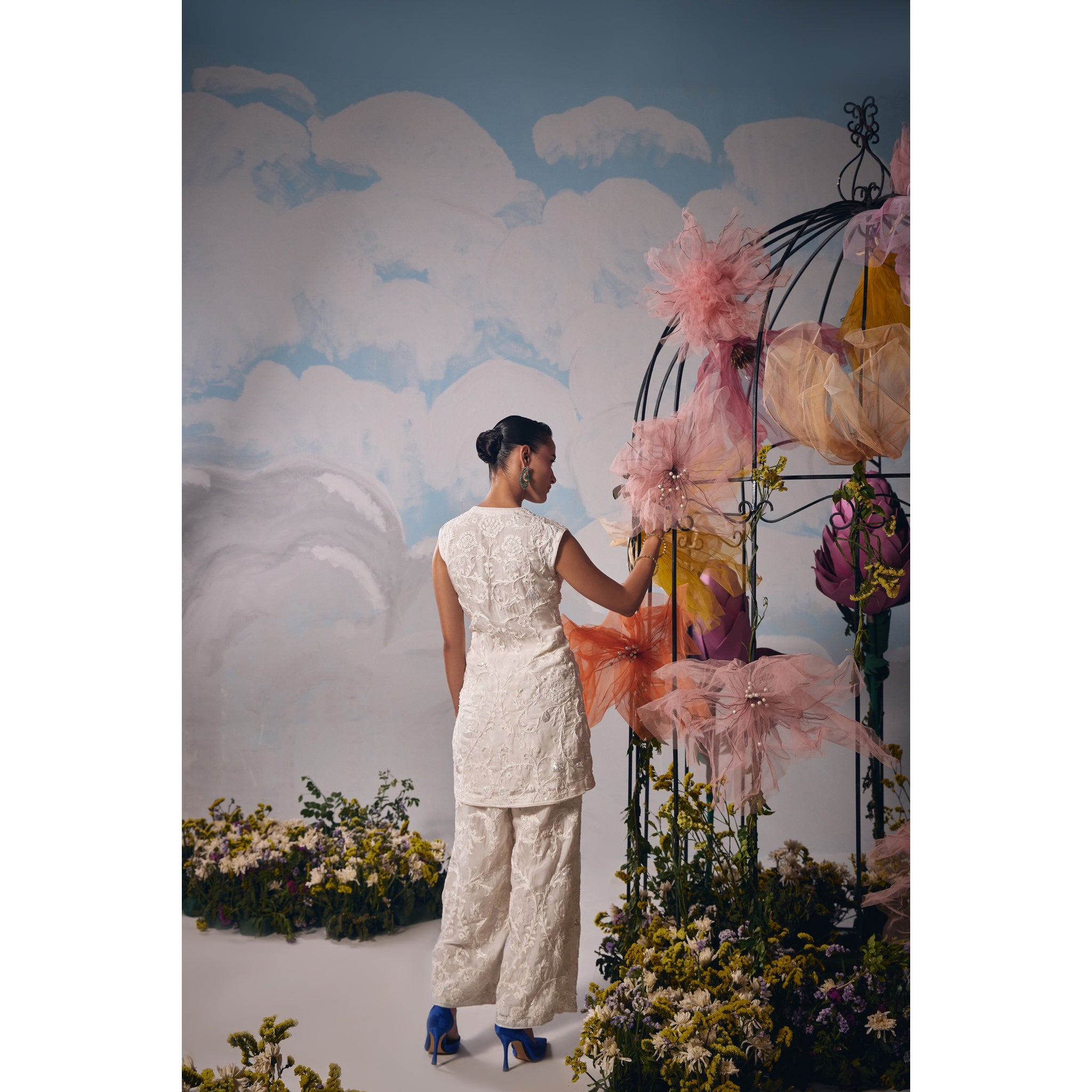 Ivory dori embroidery sleeveless jacket with pants and
