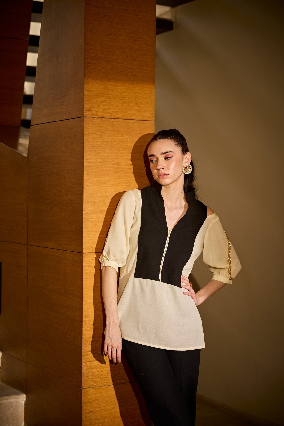 GLAMOUR CHAIN ACCENT SHIRT