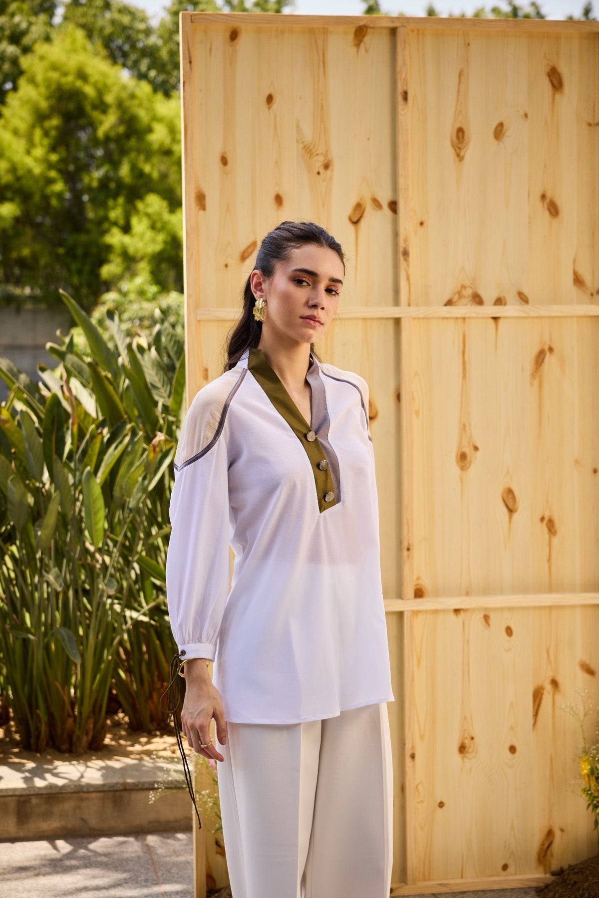 WHITE SUMMER CONRAST SHIRT